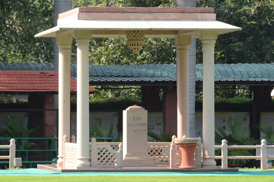 'इतिहास निर्माण: गांधी प्रतिमा, पार्लियामेंट स्क्वायर, लंदन '