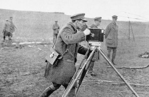 Geoffrey Malins filming, IWM HU 64119