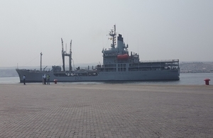 RFA Gold Rover docks at the Port of Lobito, August 2016