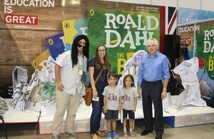 Ambassador Patrick Mullee at Guayaquil's Book Fair 2016