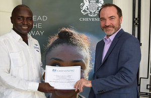 Evento de despedida a becarios Chevening