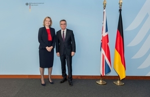 Read 'Gemeinsame Erklärung der Regierungen des Vereinigten Königreichs und der Bundesrepublik Deutschland'