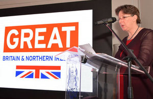 Embajadora Fiona Clouder