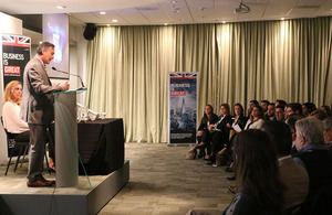 Embajador Ian Duddy