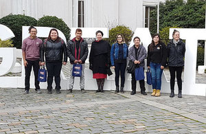 Embajadora con alumnos Instituto Los Leones