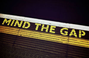 Mind the gap sign