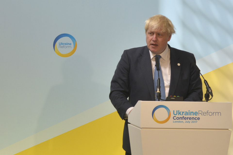 Министр иностранных дел Борис Джонсон выступает на открытии конференции по реформам в Украине.
