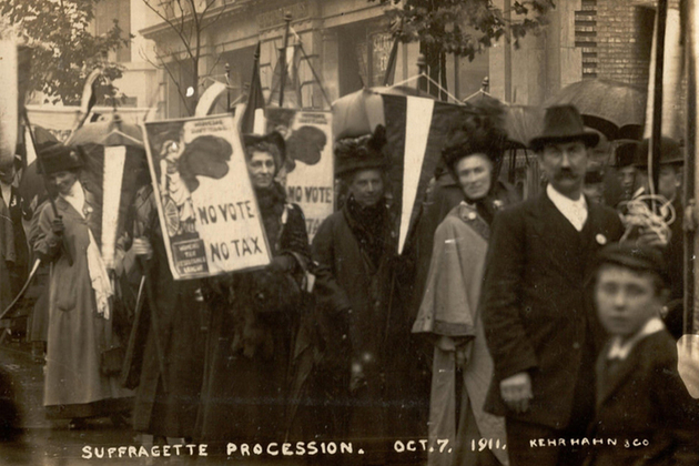 Suffragettes campaigning in 1911
