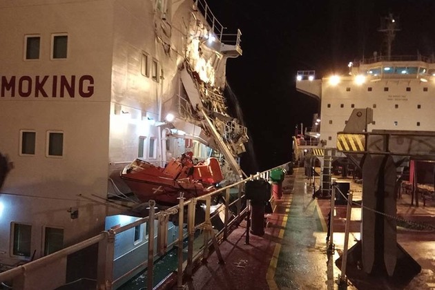Seafrontier alongside Huayang Endeavour