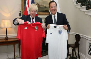 Foreign Secretary and President of Panama in sporting gesture ahead of the World Cup