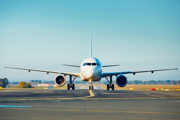 An airplane taxiing to the runway