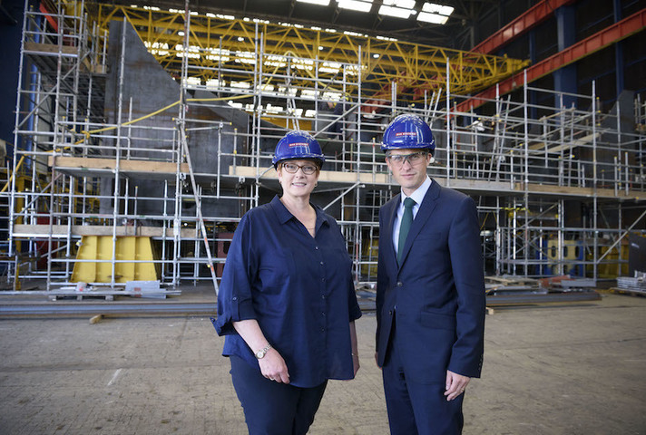 UK and Australian Defence Secretaries in Govan