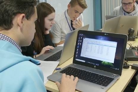 Students on CyberFirst course
