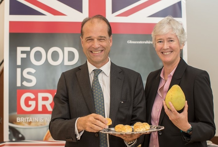 Minister Hollingbery holds a savoury pork moon cake with UK in Taiwan Representative Catherine Nettleton