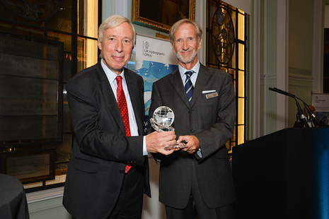 The Rt Hon. the Earl Howe presenting Mr Jeff Bryant with the Alexander Dalrymple Award