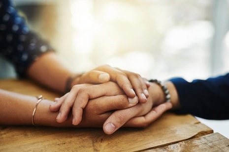 A person holding another persons hand
