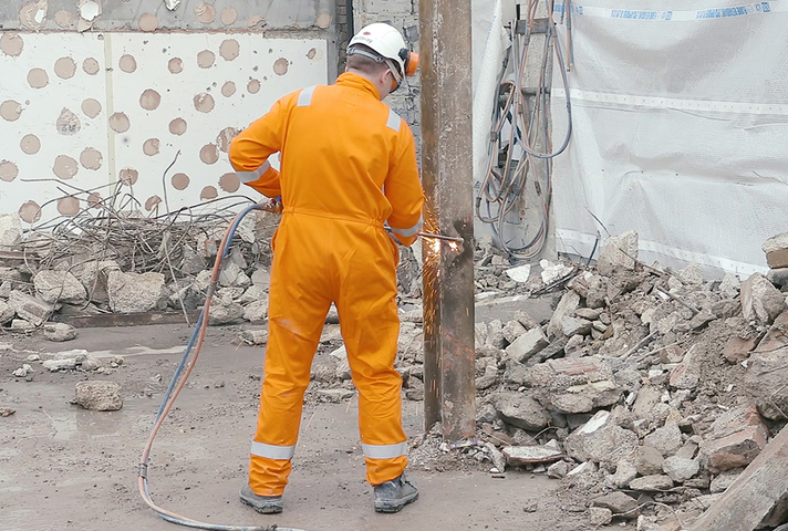 Offender working in construction