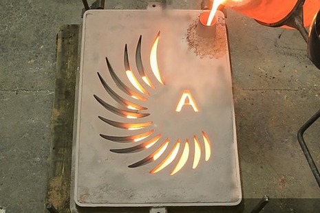 Apprenticeship logo.