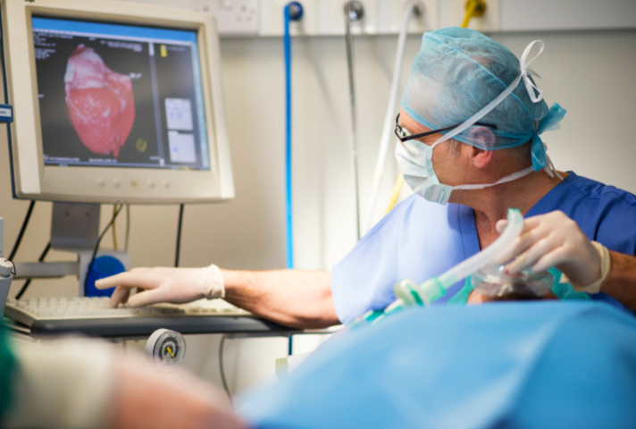 An image of an anesthetist at an operating table.