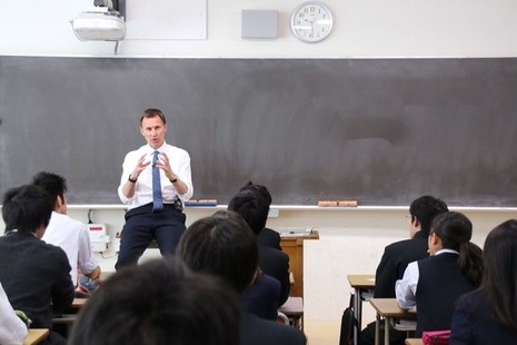 Foreign Sec teaching Japanese school children english