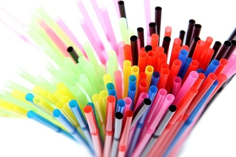 Different coloured plastic straws
