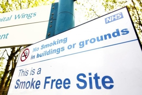 Smokefree NHS sign
