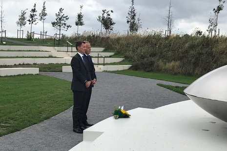 Jeremy Hunt paying respect at MH-17 memorial