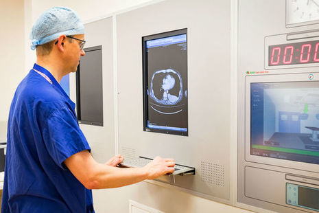 Surgeon using tech