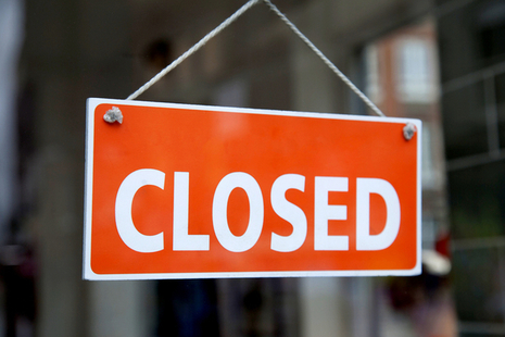 A closed sign on a door.