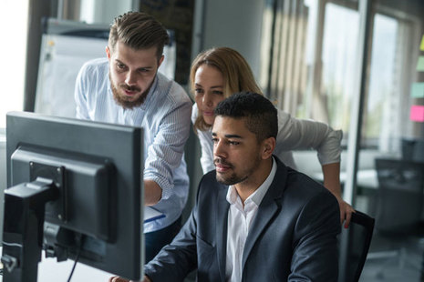 3 people together viewing a computer