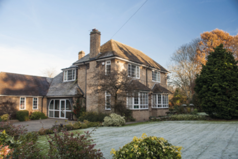 Cottage with frozen garden in Droitwich Spa, England