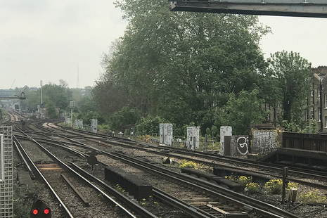 Photograph of trackwork looking south-west of Balham station