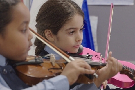girls playing the violin