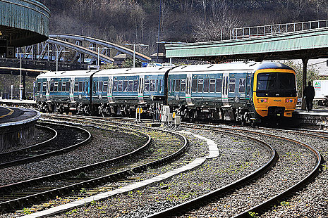 GWR train at platform.
