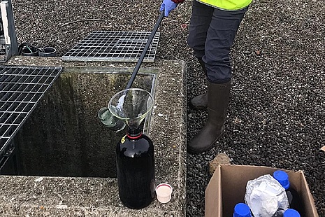 Testing water for microplastics
