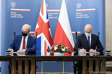 UK Ambassador to Poland and MFA of Poland together signing
