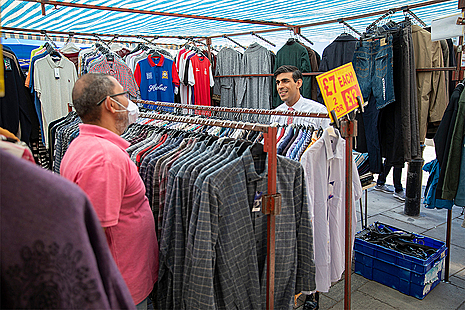 Rishi Sunak at outdoor market