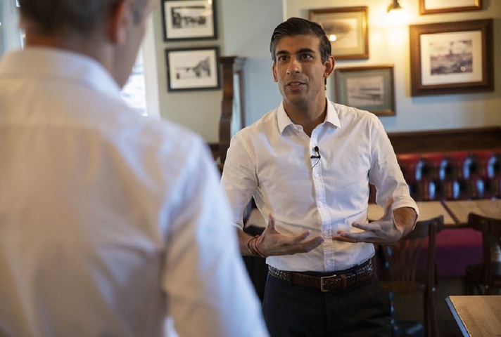 Chancellor visits a pub in London