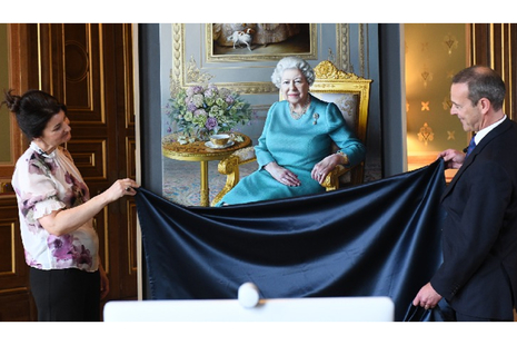 2 FCO officers unveil a portrait of the queen