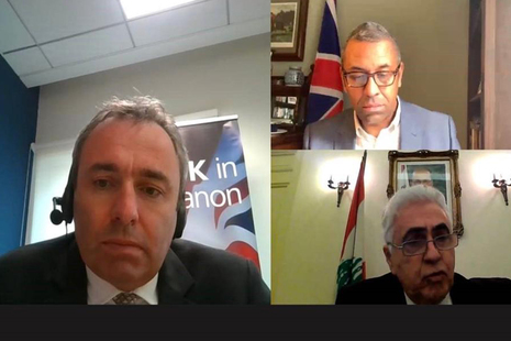 Министр Великобритании по Ближнему Востоку Клеверли с послом Крисом Рэмплингом и министром иностранных дел Ливана Хитти
