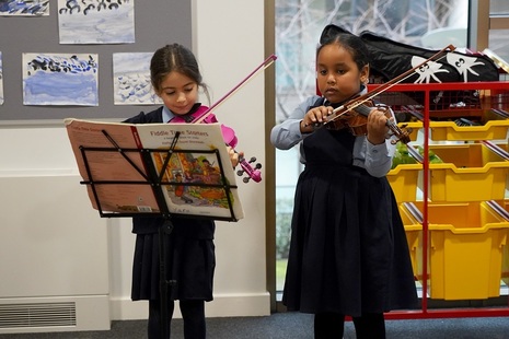 young children playing the violin