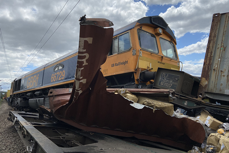 Train 4E11 following the collision