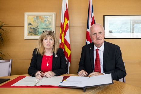 Minister of State for Health and Guernsey’s Chief Minister signing reciprocal healthcare agreement in central London
