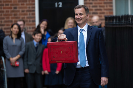 Chancellor Jeremy Hunt holding up red box