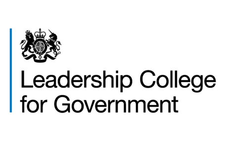 Логотип Leadership College for Government с гербом правительства.
