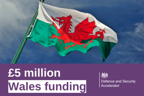 Изображение валлийского флага, развевающегося на ветру. Текст гласит: «Финансирование Уэльса на сумму 5 миллионов фунтов стерлингов».