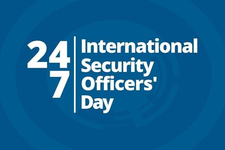 Белый текст на синем фоне: «24 часа в сутки, 7 дней в неделю: Международный день сотрудников службы безопасности».