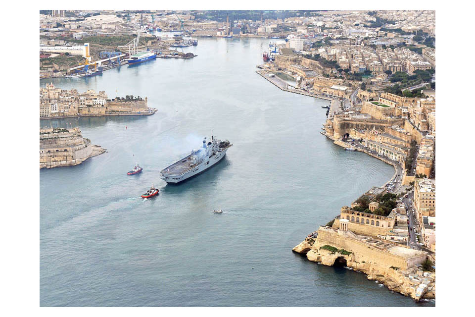 HMS Illustrious enters Malta's Grand Harbour