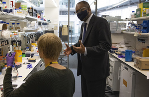 Business Secretary speaking to scientist at the Francis Crick Institute