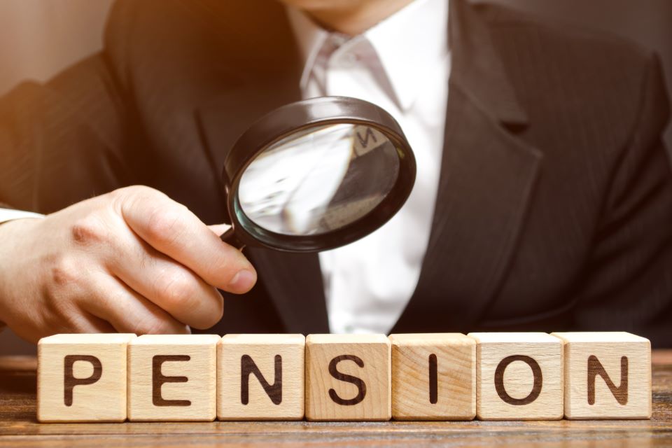 Magnifying Glass Pension